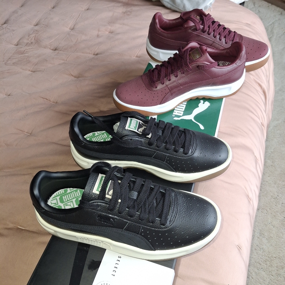 Puma Men's Black and Maroon Sneakers